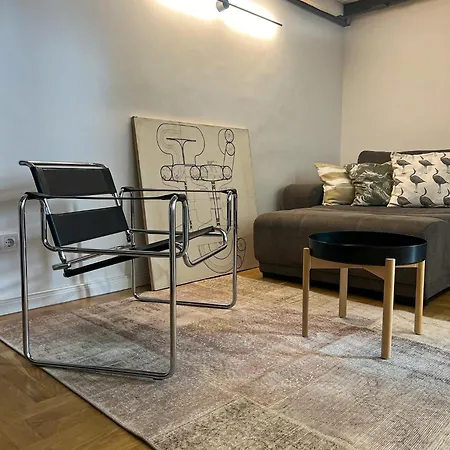 Center Krt2 アパート *